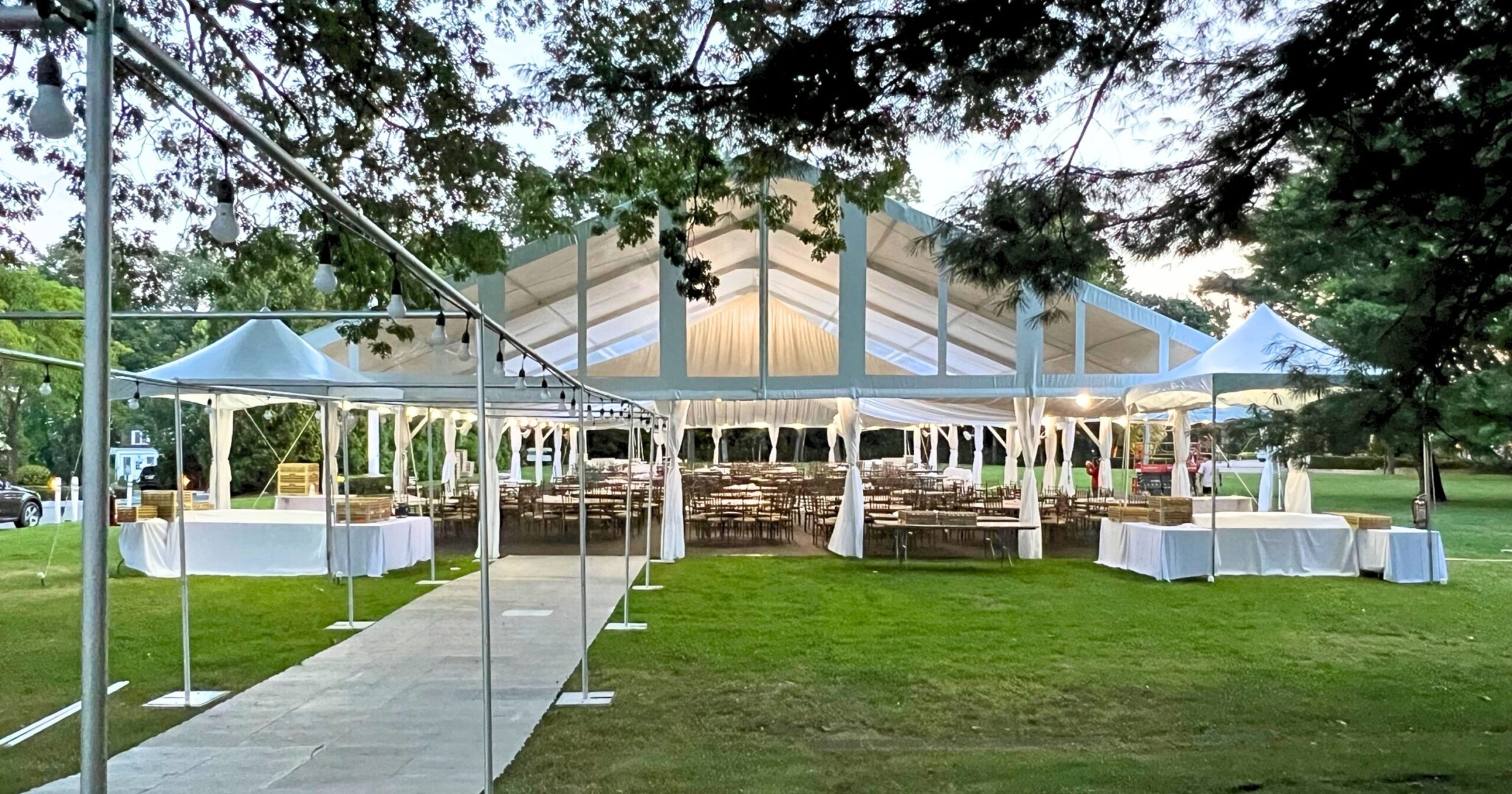 Making the Right Choice: DIY vs. Vendor Options in Wedding Planning